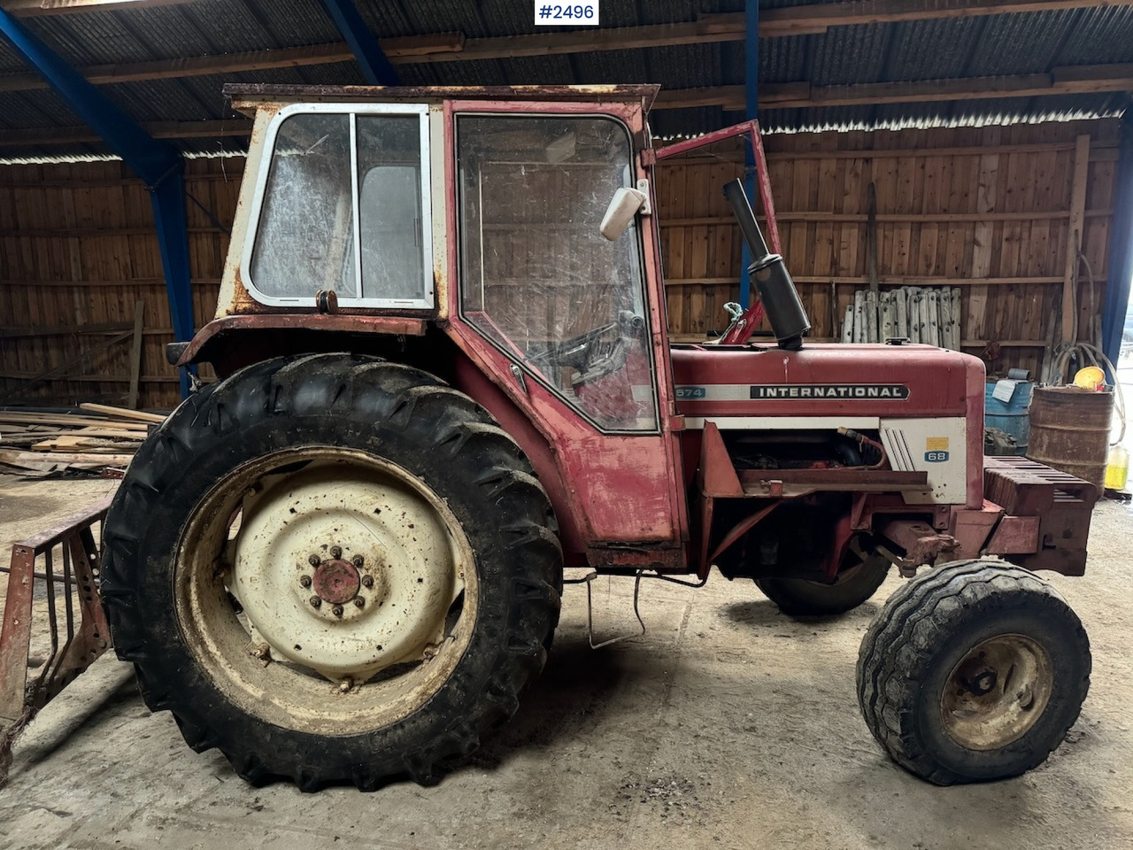 1972 International 574 w/front loader - Трактор: снимка 2 1972 International 574 w/front loader - Трактор: снимка 2
