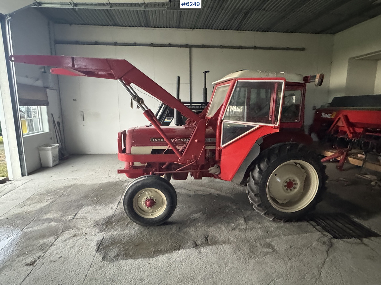1973 International 444 w/ Bjørnerud loader and bucket. WATCH VIDEO - Трактор: снимка 2 1973 International 444 w/ Bjørnerud loader and bucket. WATCH VIDEO - Трактор: снимка 2