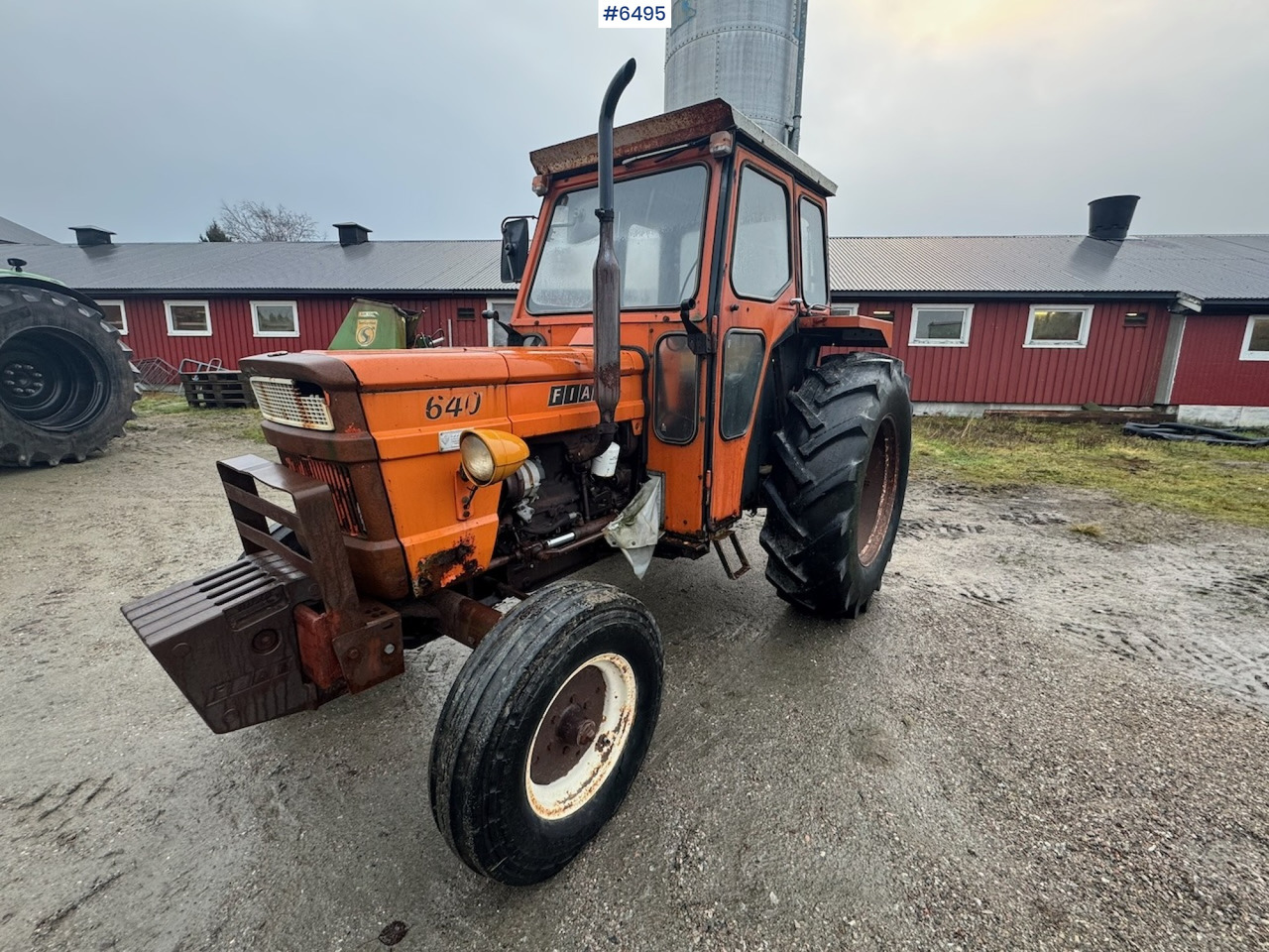1975 Fiat 640 tractor with/twin wheels and triangle. WATCH THE VIDEO! - Трактор: снимка 1 1975 Fiat 640 tractor with/twin wheels and triangle. WATCH THE VIDEO! - Трактор: снимка 1