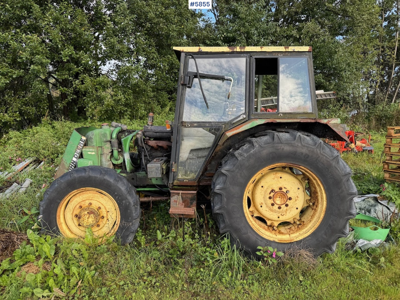 1982 John Deere 1140 with front loader and a parts tractor - Трактор: снимка 5 1982 John Deere 1140 with front loader and a parts tractor - Трактор: снимка 5