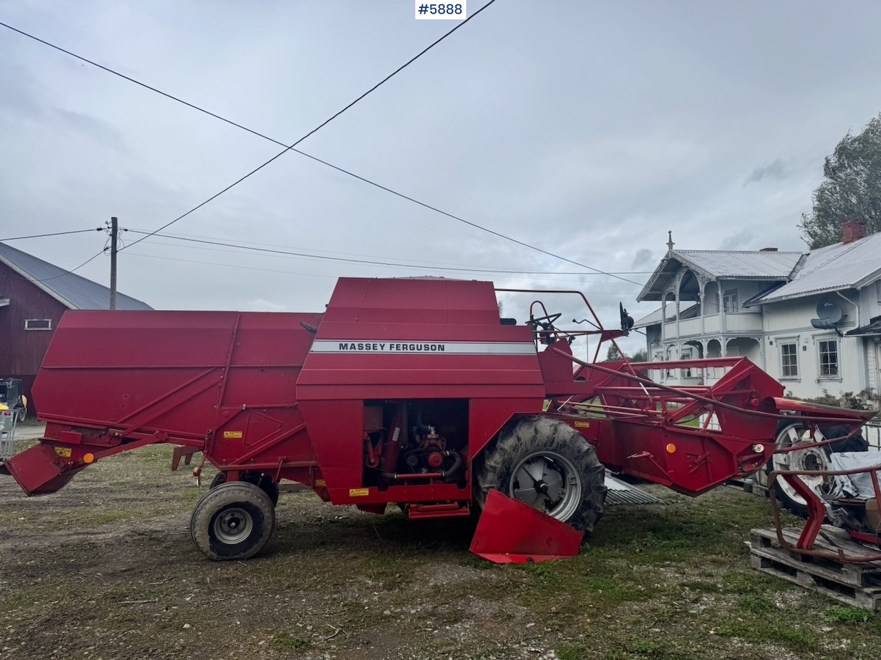 1986 Massey Ferguson 330 combine harvester - Зърнокомбайн: снимка 1 1986 Massey Ferguson 330 combine harvester - Зърнокомбайн: снимка 1