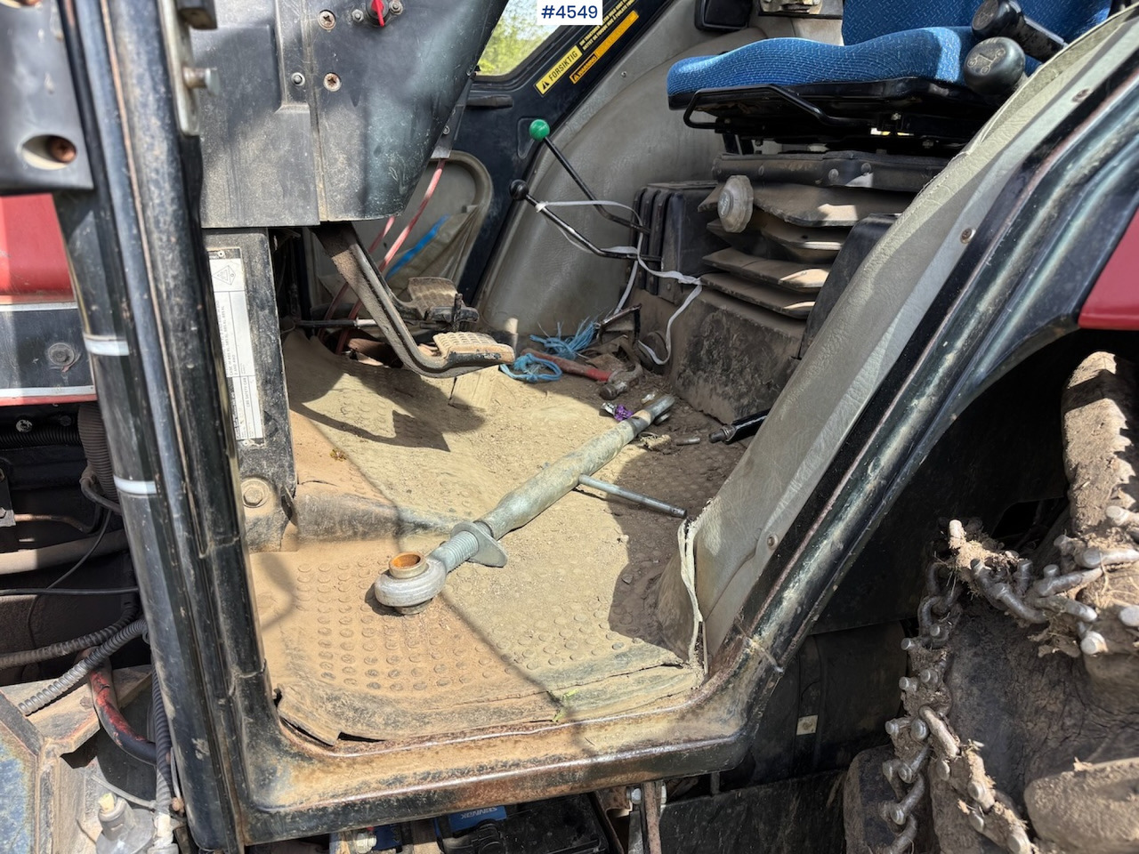 1987 Case 685 XL w/front loader and some equipment. - Трактор: снимка 4 1987 Case 685 XL w/front loader and some equipment. - Трактор: снимка 4