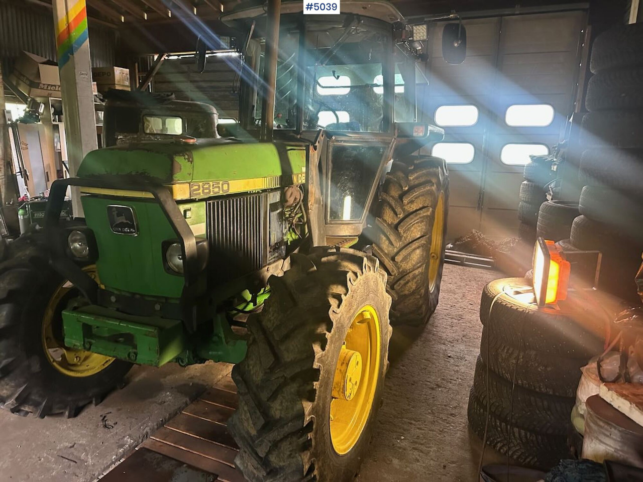 1987 John Deere 2850 Synchron w/ front loader - Трактор: снимка 4 1987 John Deere 2850 Synchron w/ front loader - Трактор: снимка 4
