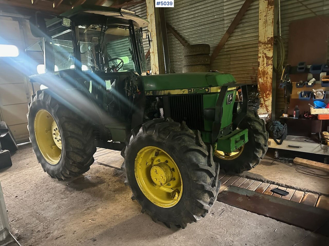 1987 John Deere 2850 Synchron w/ front loader - Трактор: снимка 1 1987 John Deere 2850 Synchron w/ front loader - Трактор: снимка 1