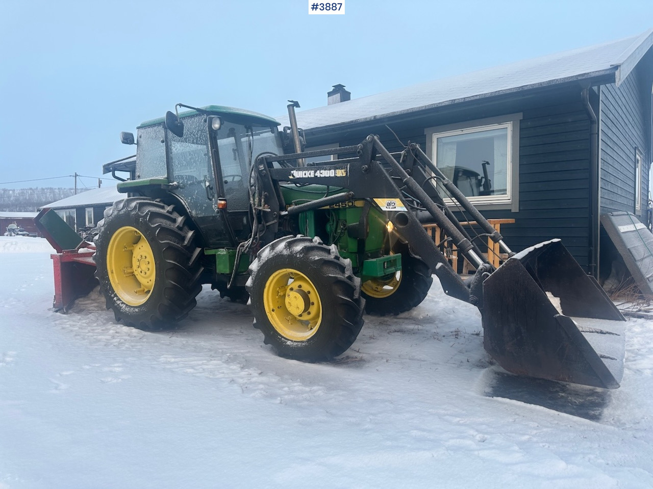 1987 John Deere Power Synchron 2450 4x4 w/ Quicke 4300 front loader, snow blower and gravel bucket. WATCH VIDEO. - Трактор: снимка 1 1987 John Deere Power Synchron 2450 4x4 w/ Quicke 4300 front loader, snow blower and gravel bucket. WATCH VIDEO. - Трактор: снимка 1