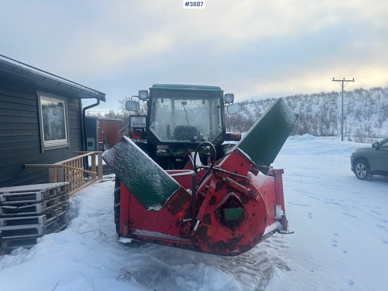 1987 John Deere Power Synchron 2450 4x4 w/ Quicke 4300 front loader, snow blower and gravel bucket. WATCH VIDEO. - Трактор: снимка 4 1987 John Deere Power Synchron 2450 4x4 w/ Quicke 4300 front loader, snow blower and gravel bucket. WATCH VIDEO. - Трактор: снимка 4