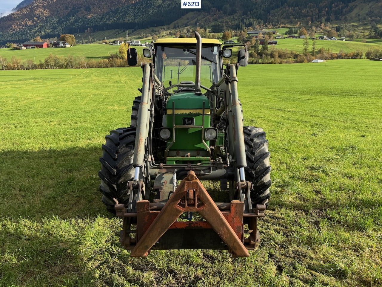 1990 John Deere 2850 Power Synchron w/ front loader. - Трактор: снимка 3 1990 John Deere 2850 Power Synchron w/ front loader. - Трактор: снимка 3