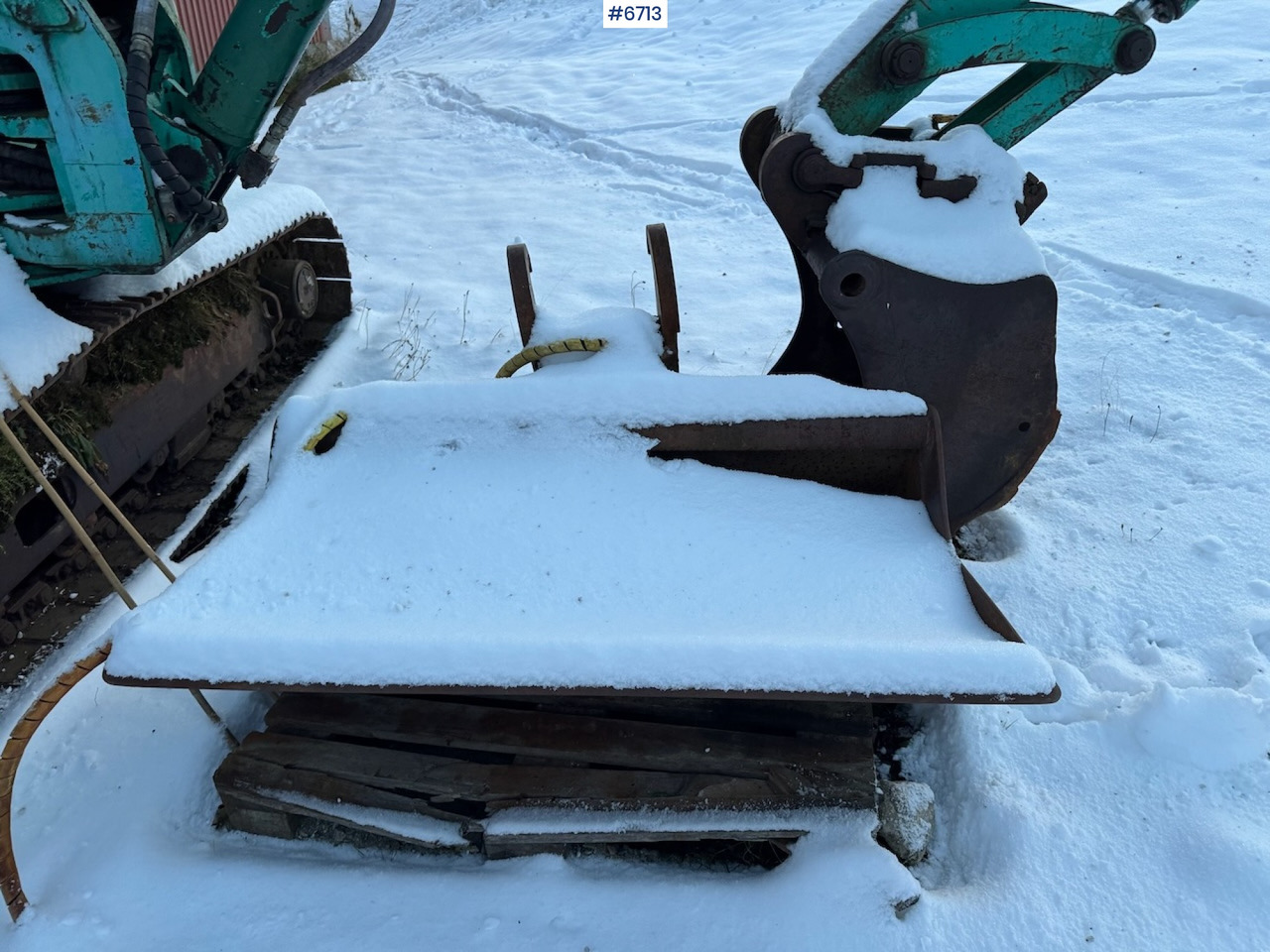 Мини багер 1994 Komatsu PC 95 w/ 2 buckets.: снимка 11 Мини багер 1994 Komatsu PC 95 w/ 2 buckets.: снимка 11