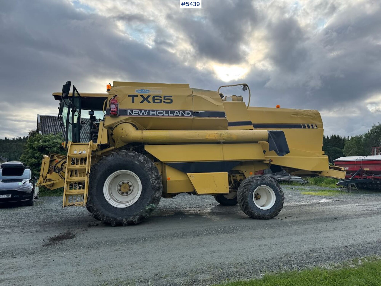 1995 New Holland TX65 m/ 20 fot skjærebord og henger - Зърнокомбайн: снимка 3 1995 New Holland TX65 m/ 20 fot skjærebord og henger - Зърнокомбайн: снимка 3