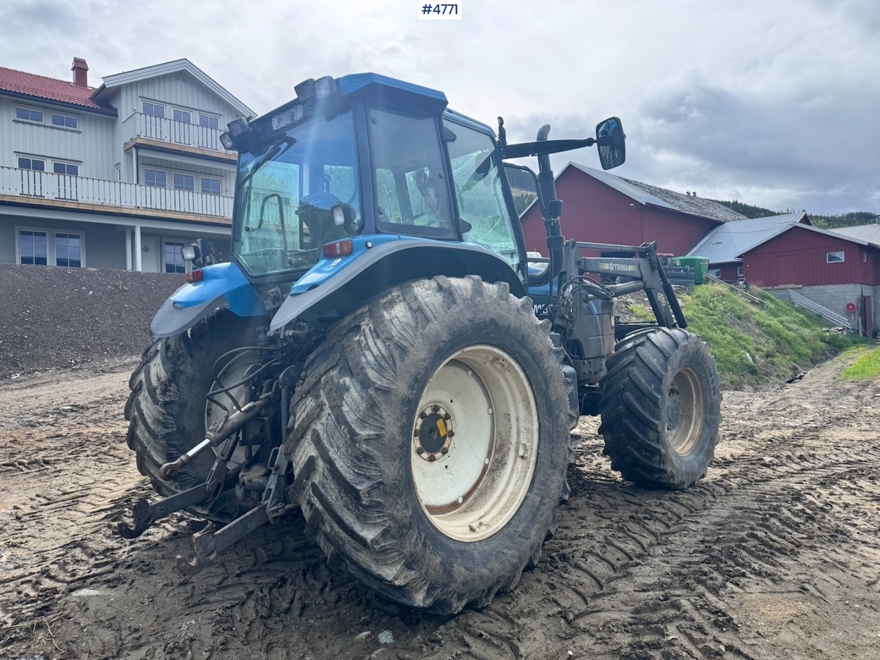 2000 New Holland TM135 4x4 w/ Front loader - Трактор: снимка 3 2000 New Holland TM135 4x4 w/ Front loader - Трактор: снимка 3