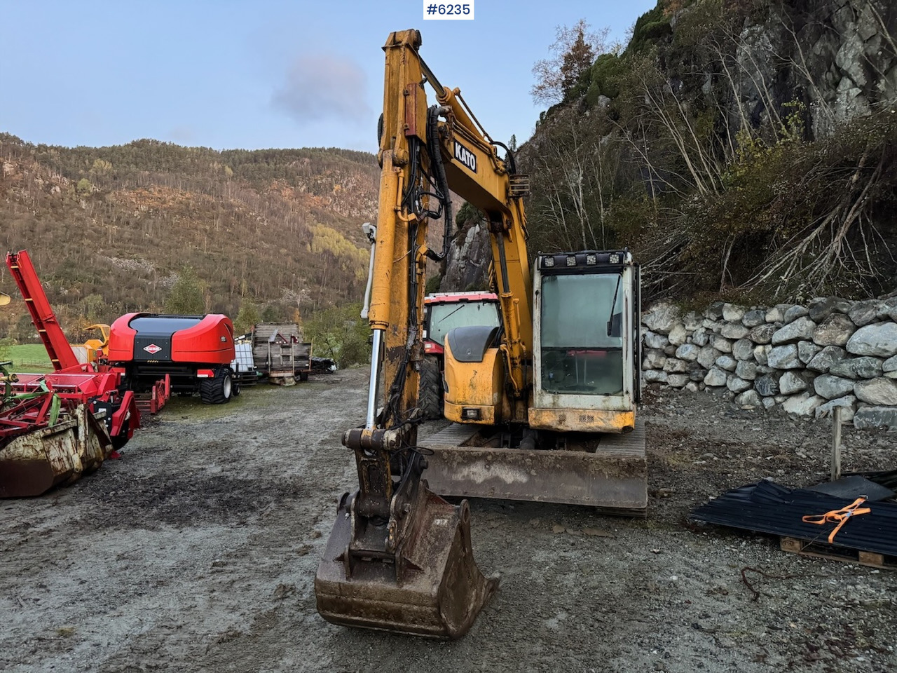 2004 Kato HD 308 US w/ 5 drawers, pincher, rake and spike hammer. - Багер: снимка 2 2004 Kato HD 308 US w/ 5 drawers, pincher, rake and spike hammer. - Багер: снимка 2