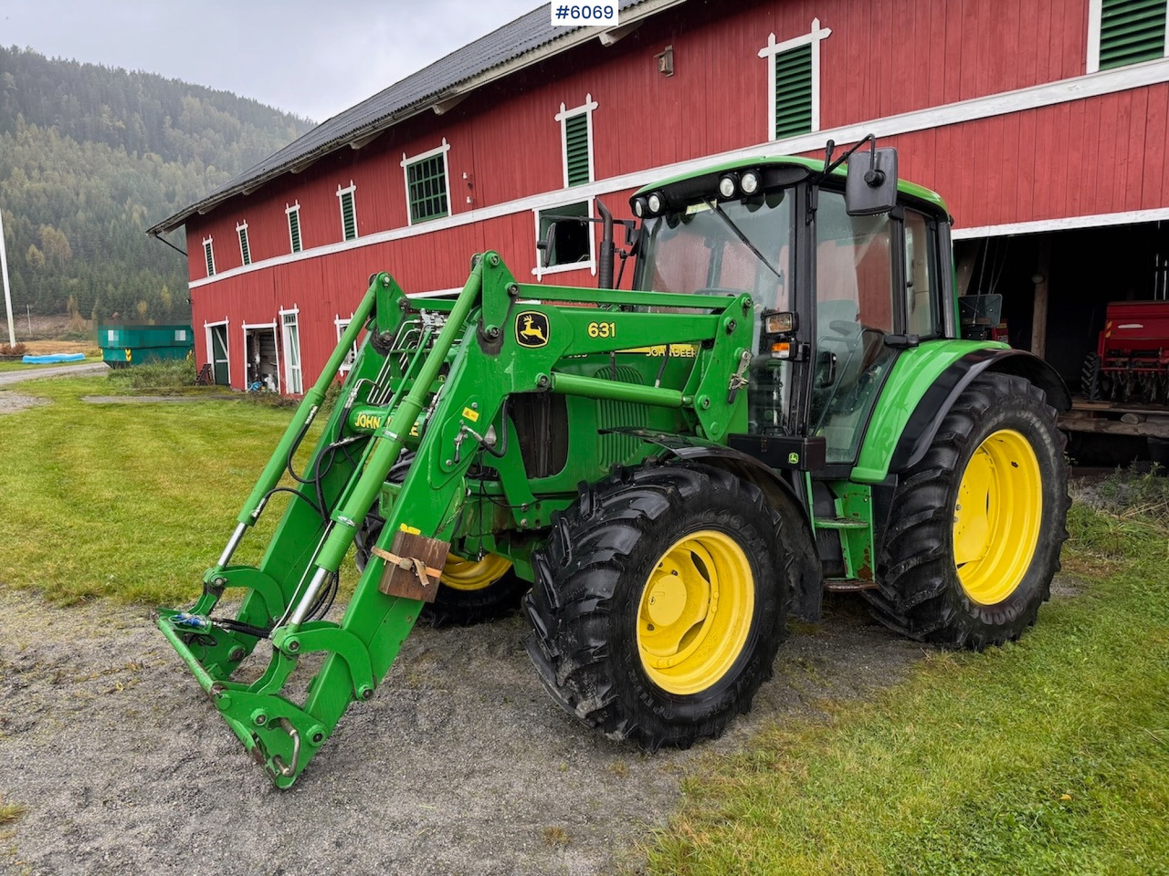 2006 John Deere 6320 w/ front loader, bucket, grapple, pallet fork and chains. Low hours!! - Трактор: снимка 4 2006 John Deere 6320 w/ front loader, bucket, grapple, pallet fork and chains. Low hours!! - Трактор: снимка 4