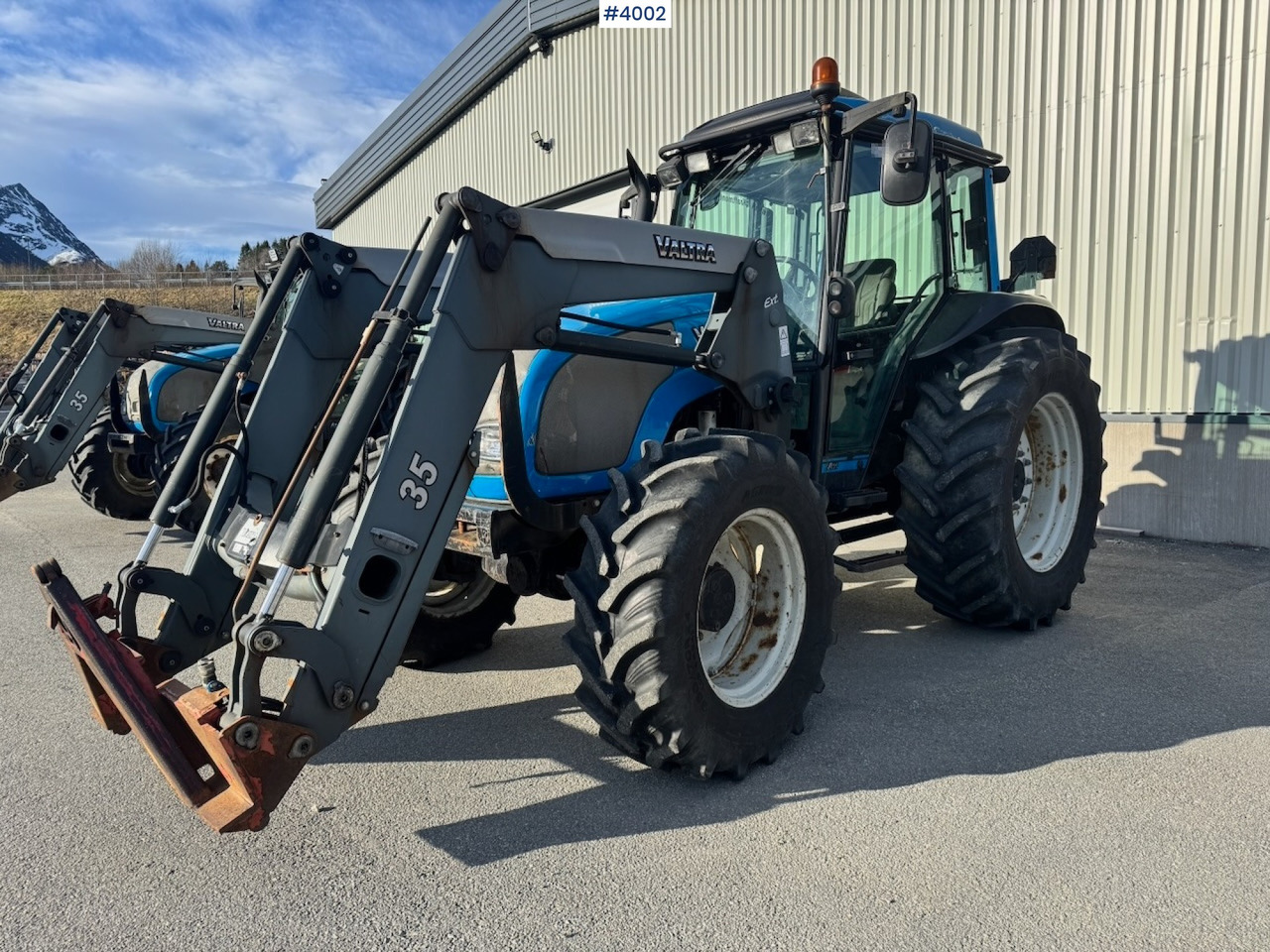 2006 Valtra A95-4 4x4 w/ Front loader. 2700 hours! - Трактор: снимка 2 2006 Valtra A95-4 4x4 w/ Front loader. 2700 hours! - Трактор: снимка 2