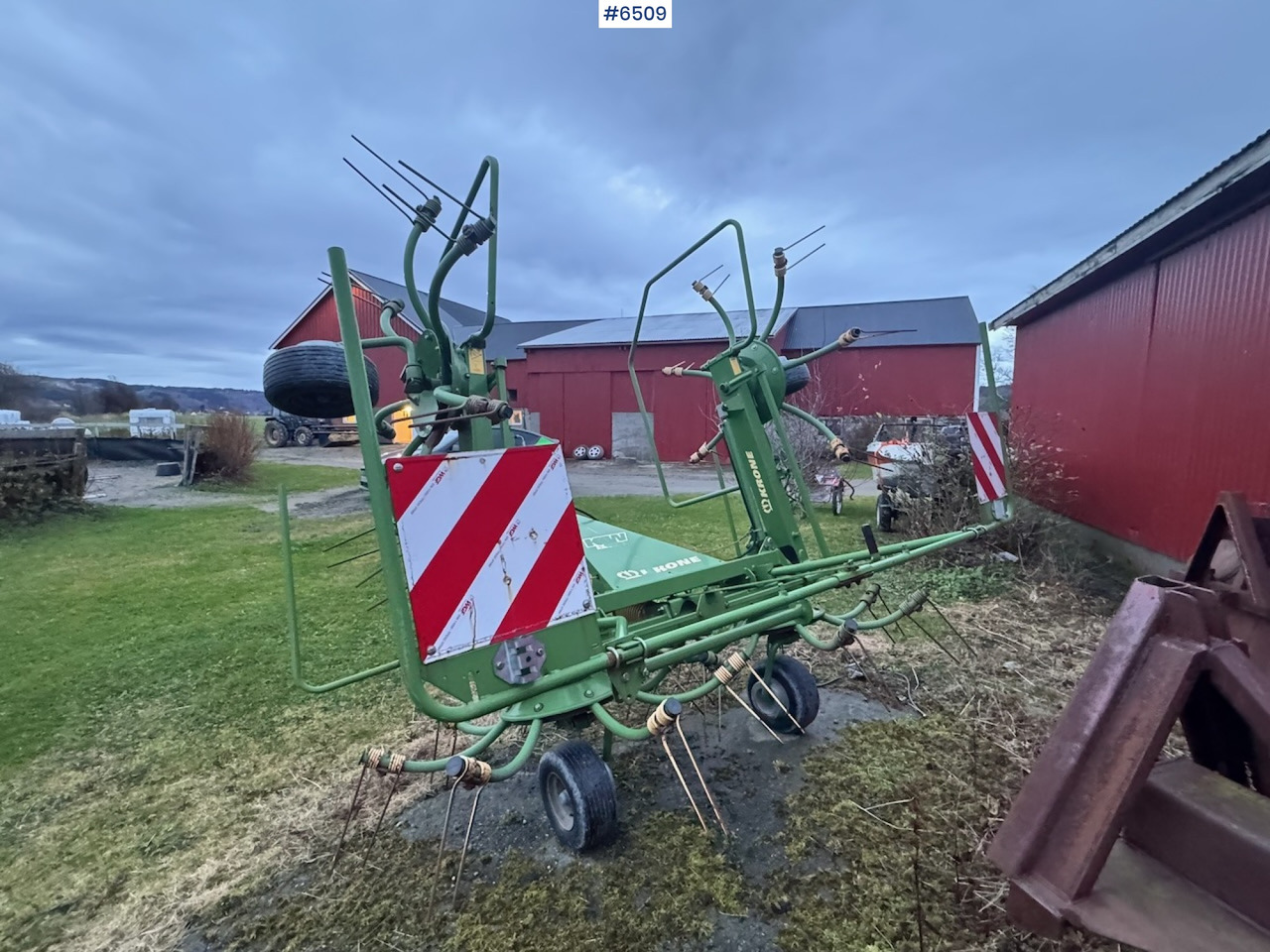 2011 Krone KW 5.52 tedder - Машина за сено и фураж: снимка 4 2011 Krone KW 5.52 tedder - Машина за сено и фураж: снимка 4