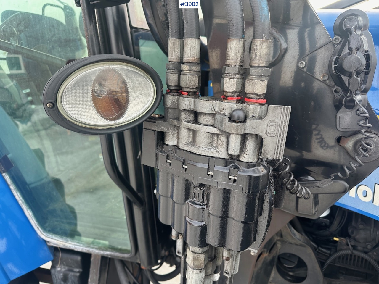 Трактор 2011 New Holland T5070 4x4 m/ frontlaster: снимка 19