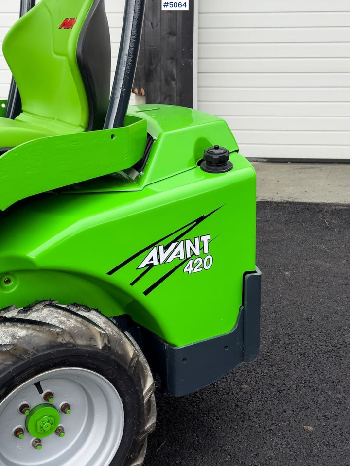 2012 Avant M420 w/ bucket NEWLY SERVICED - Компактен товарач: снимка 5 2012 Avant M420 w/ bucket NEWLY SERVICED - Компактен товарач: снимка 5