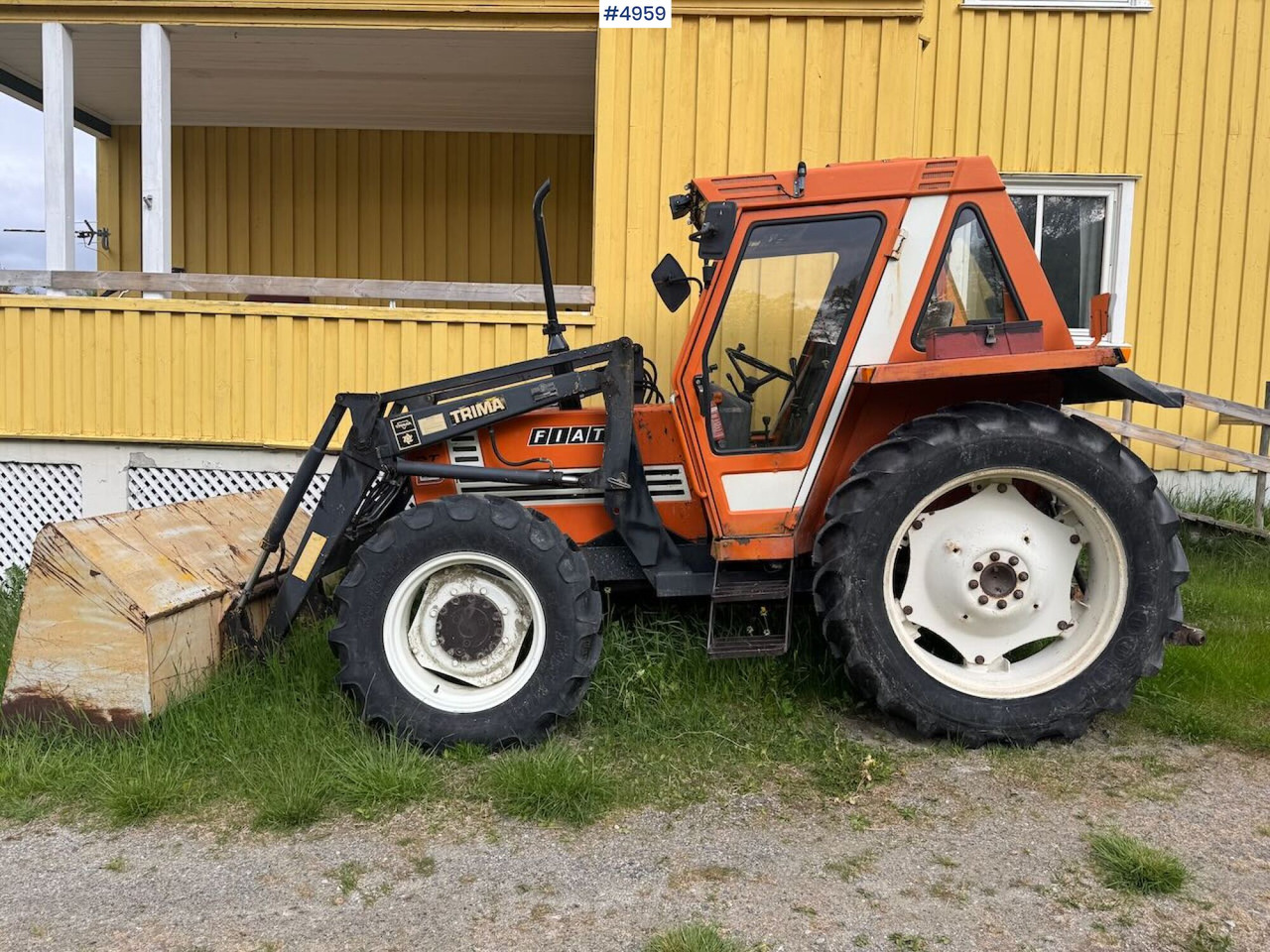 2012 New Holland T7.200 Auto Command w/plough disc - Трактор: снимка 1 2012 New Holland T7.200 Auto Command w/plough disc - Трактор: снимка 1