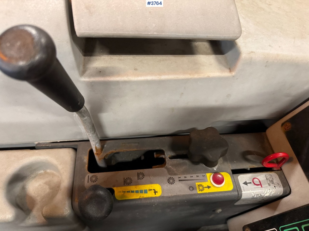 Професионална метачна машина 2012 Nilfisk CR 1200 broom and sweeper: снимка 11 Професионална метачна машина 2012 Nilfisk CR 1200 broom and sweeper: снимка 11