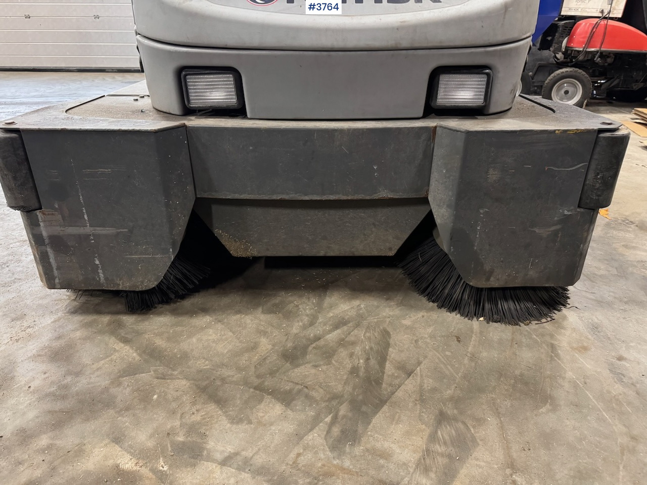 Професионална метачна машина 2012 Nilfisk CR 1200 broom and sweeper: снимка 14 Професионална метачна машина 2012 Nilfisk CR 1200 broom and sweeper: снимка 14