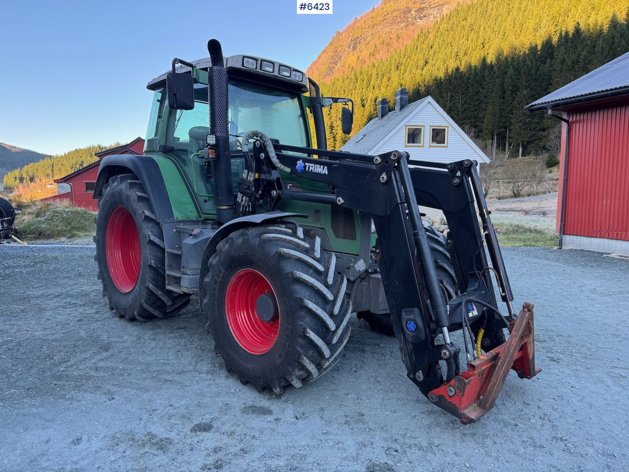 2013 Fendt 412 Vario TMS w/ front loader and plow plate. New engine! - Трактор: снимка 4 2013 Fendt 412 Vario TMS w/ front loader and plow plate. New engine! - Трактор: снимка 4