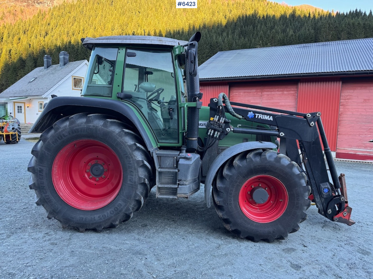 2013 Fendt 412 Vario TMS w/ front loader and plow plate. New engine! - Трактор: снимка 5 2013 Fendt 412 Vario TMS w/ front loader and plow plate. New engine! - Трактор: снимка 5