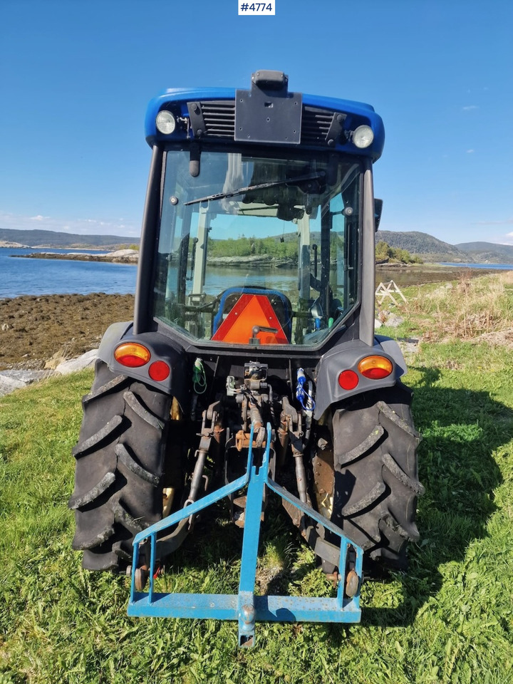 2013 New Holland T3020 w/ front loader, bucket & blade - Трактор: снимка 4 2013 New Holland T3020 w/ front loader, bucket & blade - Трактор: снимка 4