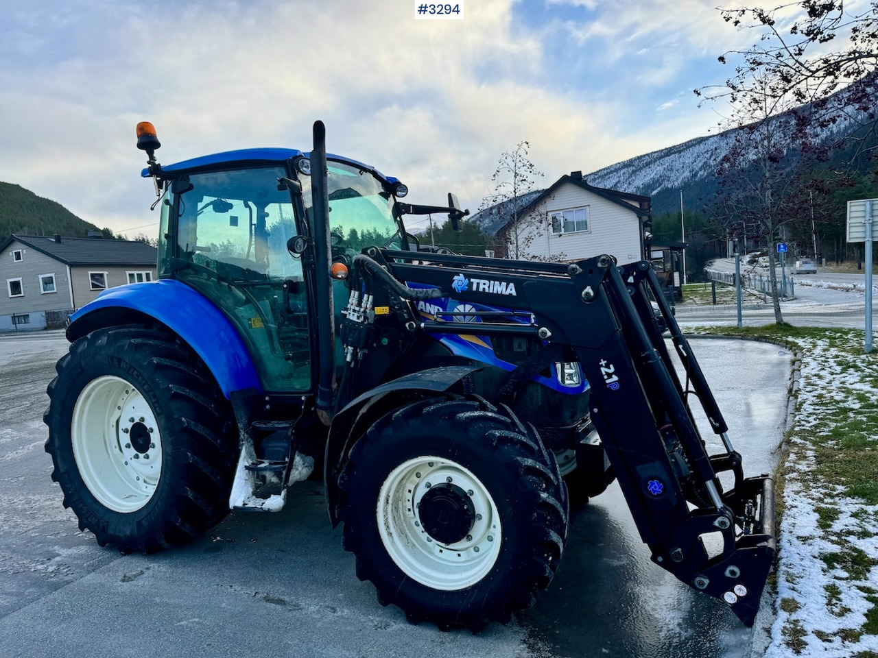 2013 New Holland T5.95 with Trima +2.1P Front Loader. New Engine! - Трактор: снимка 2 2013 New Holland T5.95 with Trima +2.1P Front Loader. New Engine! - Трактор: снимка 2