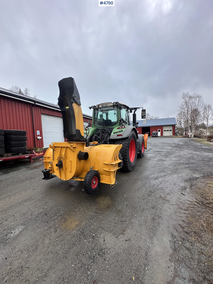 2014 Fendt 514 Vario 4x4 w/ front loader, folding plow, snow blower and sand spreader - Трактор: снимка 4 2014 Fendt 514 Vario 4x4 w/ front loader, folding plow, snow blower and sand spreader - Трактор: снимка 4