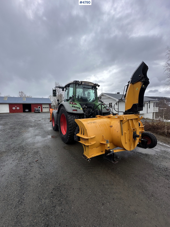 2014 Fendt 514 Vario 4x4 w/ front loader, folding plow, snow blower and sand spreader - Трактор: снимка 3 2014 Fendt 514 Vario 4x4 w/ front loader, folding plow, snow blower and sand spreader - Трактор: снимка 3