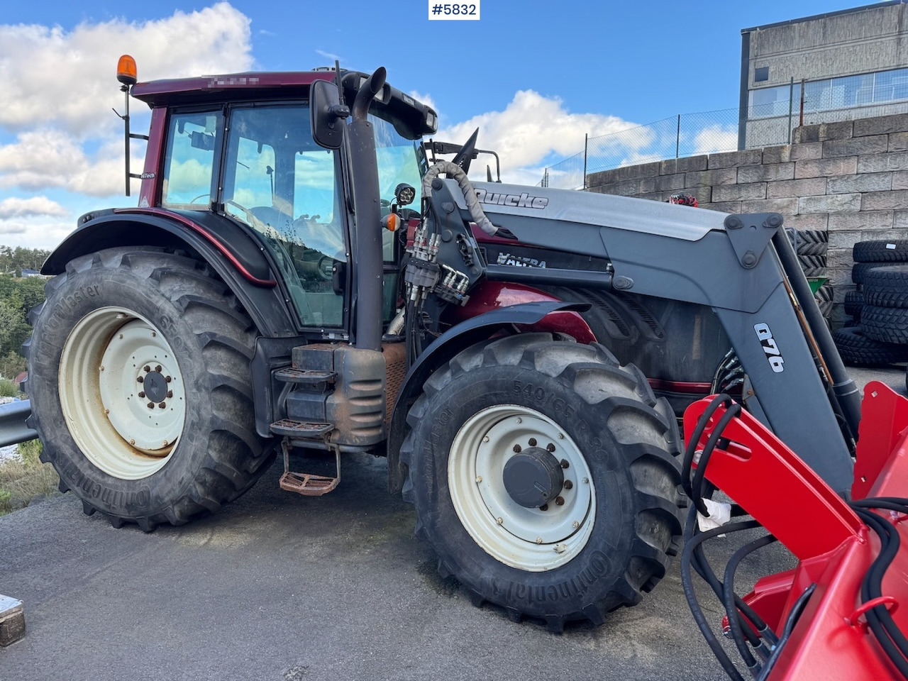 2014 Valtra T193 H w/ front loader and plow plate. - Трактор: снимка 2 2014 Valtra T193 H w/ front loader and plow plate. - Трактор: снимка 2
