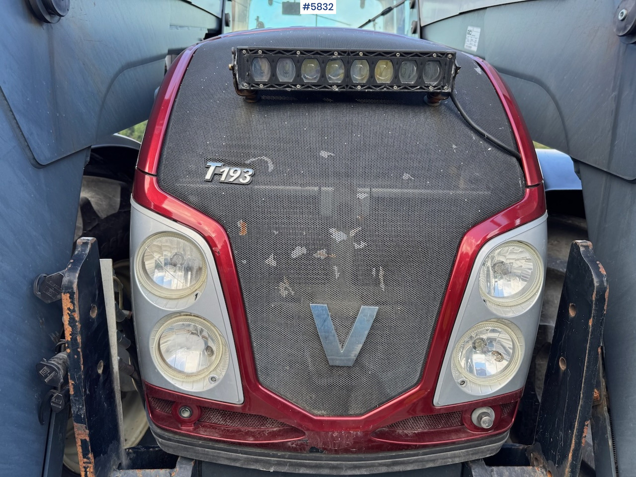 2014 Valtra T193 H w/ front loader and plow plate. - Трактор: снимка 4 2014 Valtra T193 H w/ front loader and plow plate. - Трактор: снимка 4