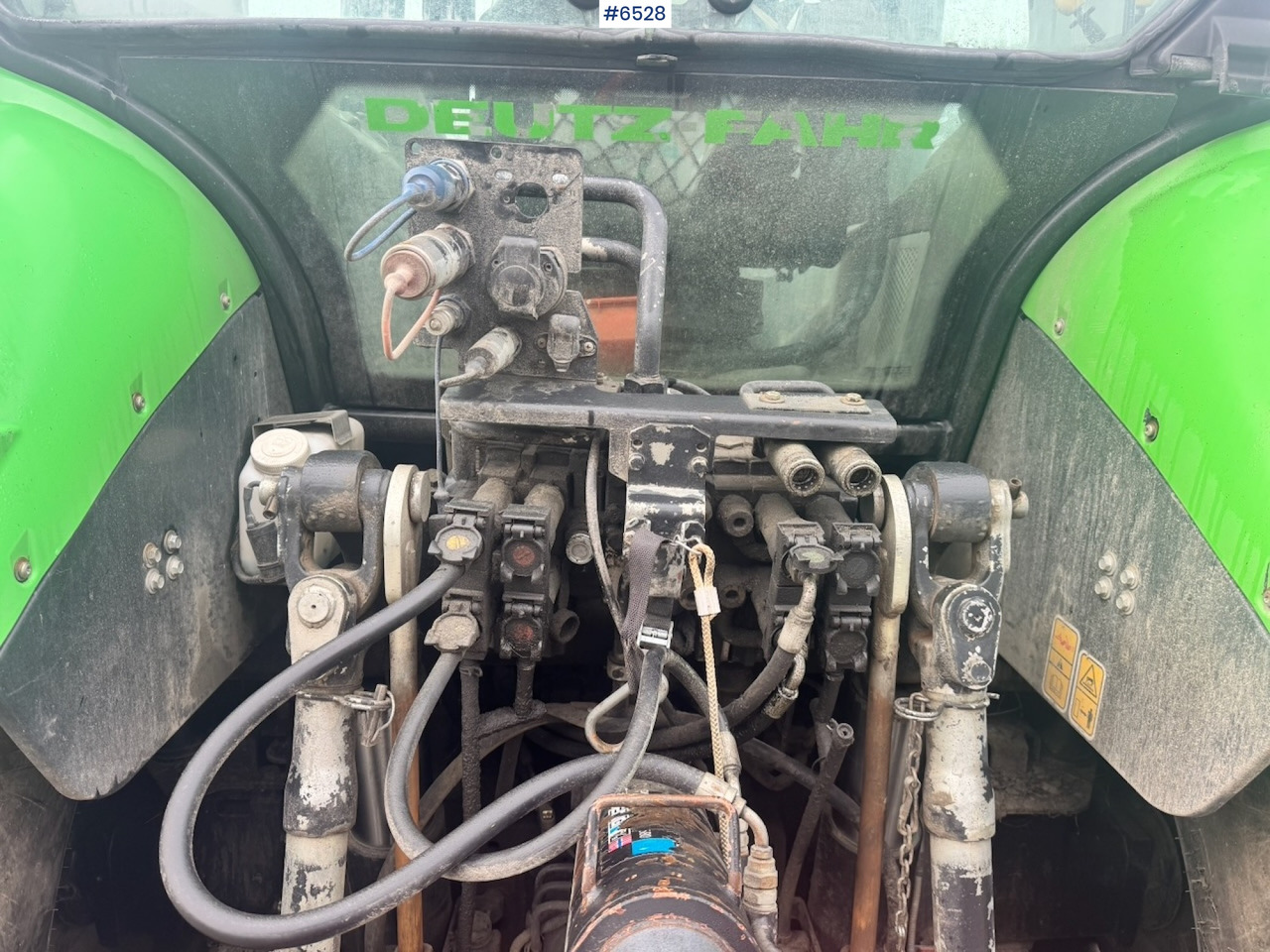 Трактор 2015 Deutz-fahr 6180 Agrotron w/ Front loader and Front hydraulics. 4010 hours!: снимка 20