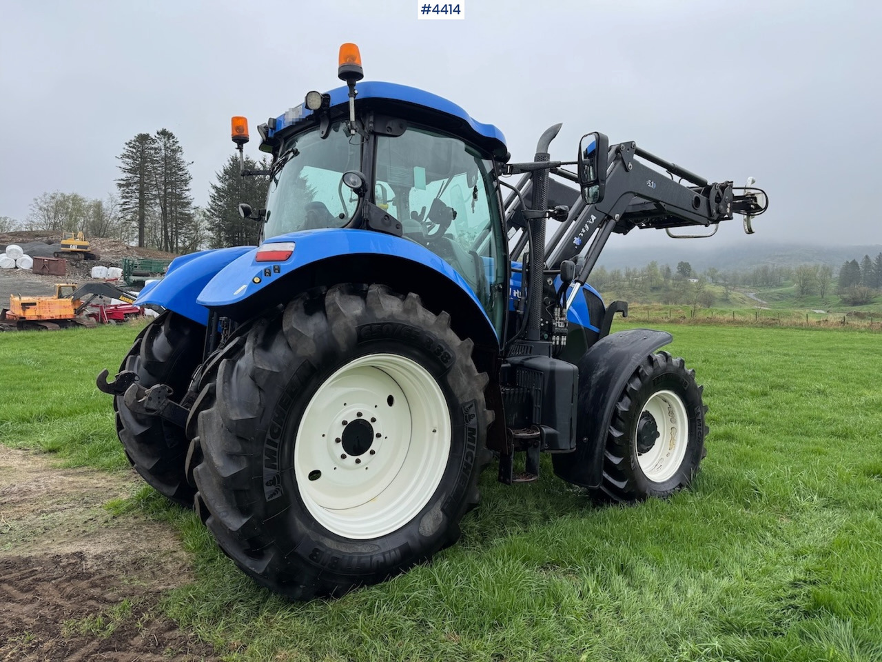 2015 New Holland T7.185 Auto Command w/Front Loader - Трактор: снимка 4 2015 New Holland T7.185 Auto Command w/Front Loader - Трактор: снимка 4