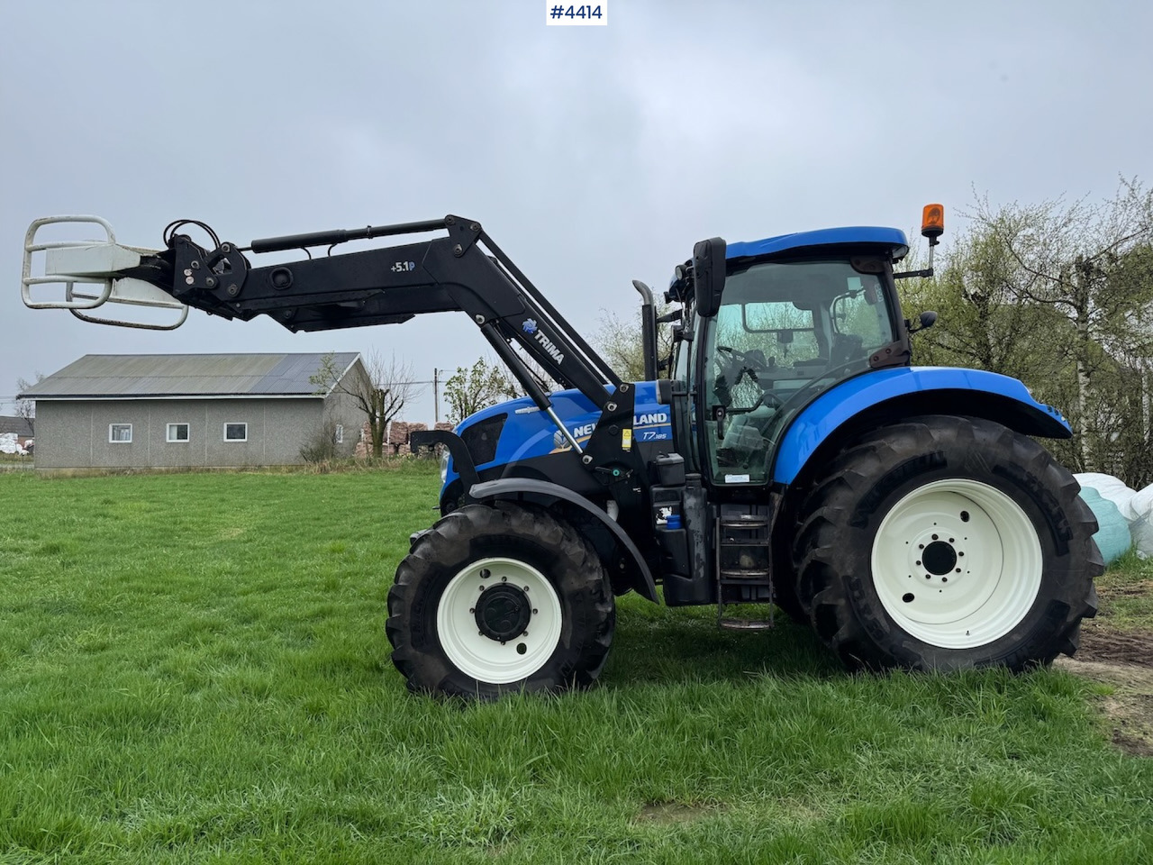 2015 New Holland T7.185 Auto Command w/Front Loader - Трактор: снимка 5 2015 New Holland T7.185 Auto Command w/Front Loader - Трактор: снимка 5