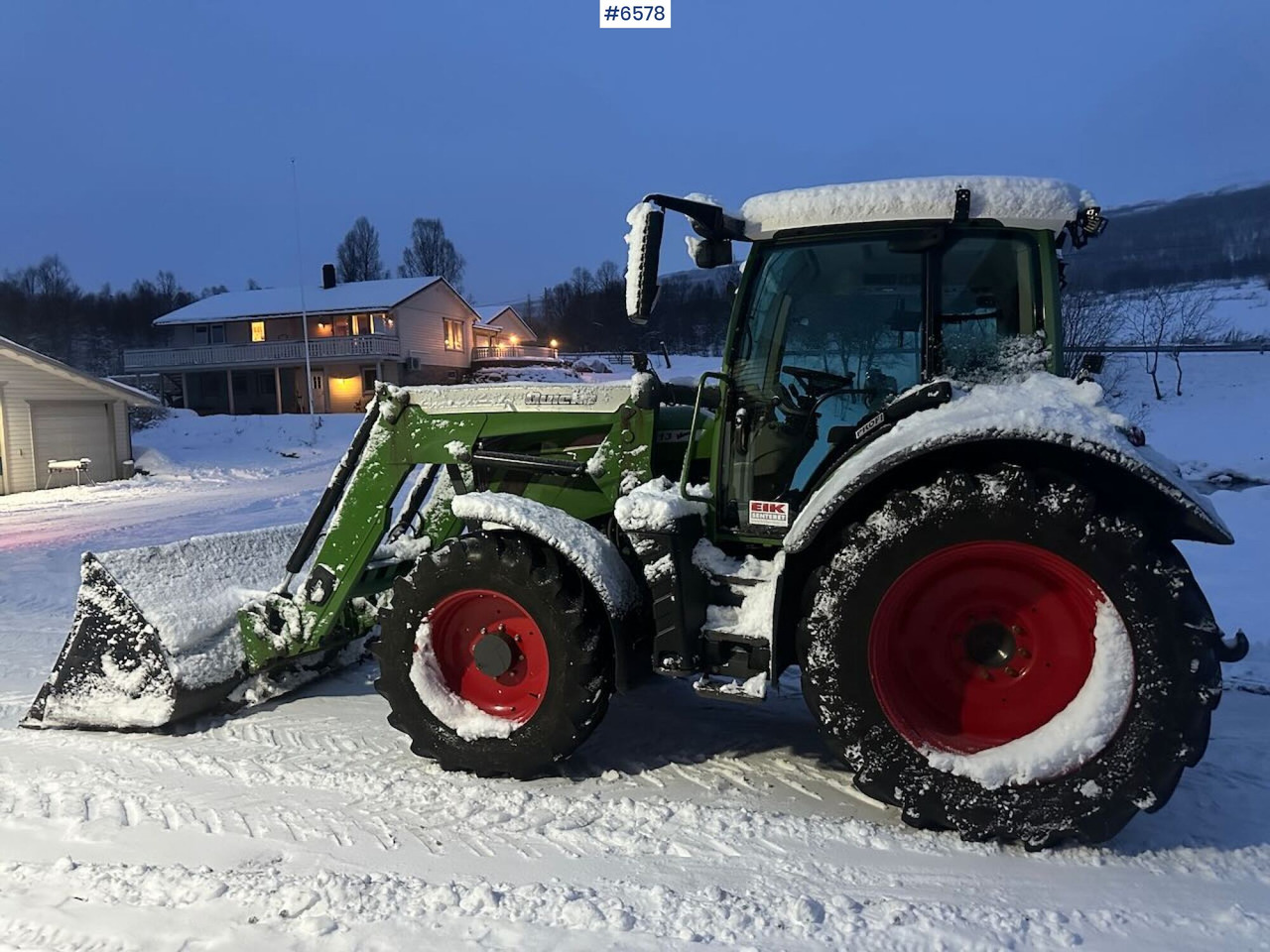 2016 Fendt 313S4 4x4 tractor w/ front loader. - Трактор: снимка 3 2016 Fendt 313S4 4x4 tractor w/ front loader. - Трактор: снимка 3