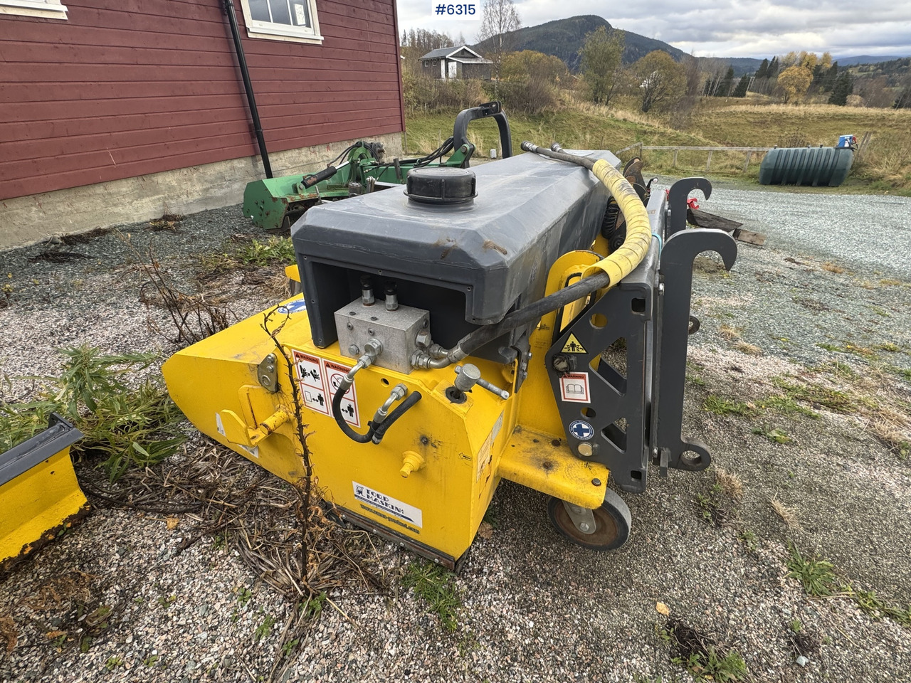 2016 VAMA 2000 Sweeping broom w/ side broom - Четка: снимка 1 2016 VAMA 2000 Sweeping broom w/ side broom - Четка: снимка 1