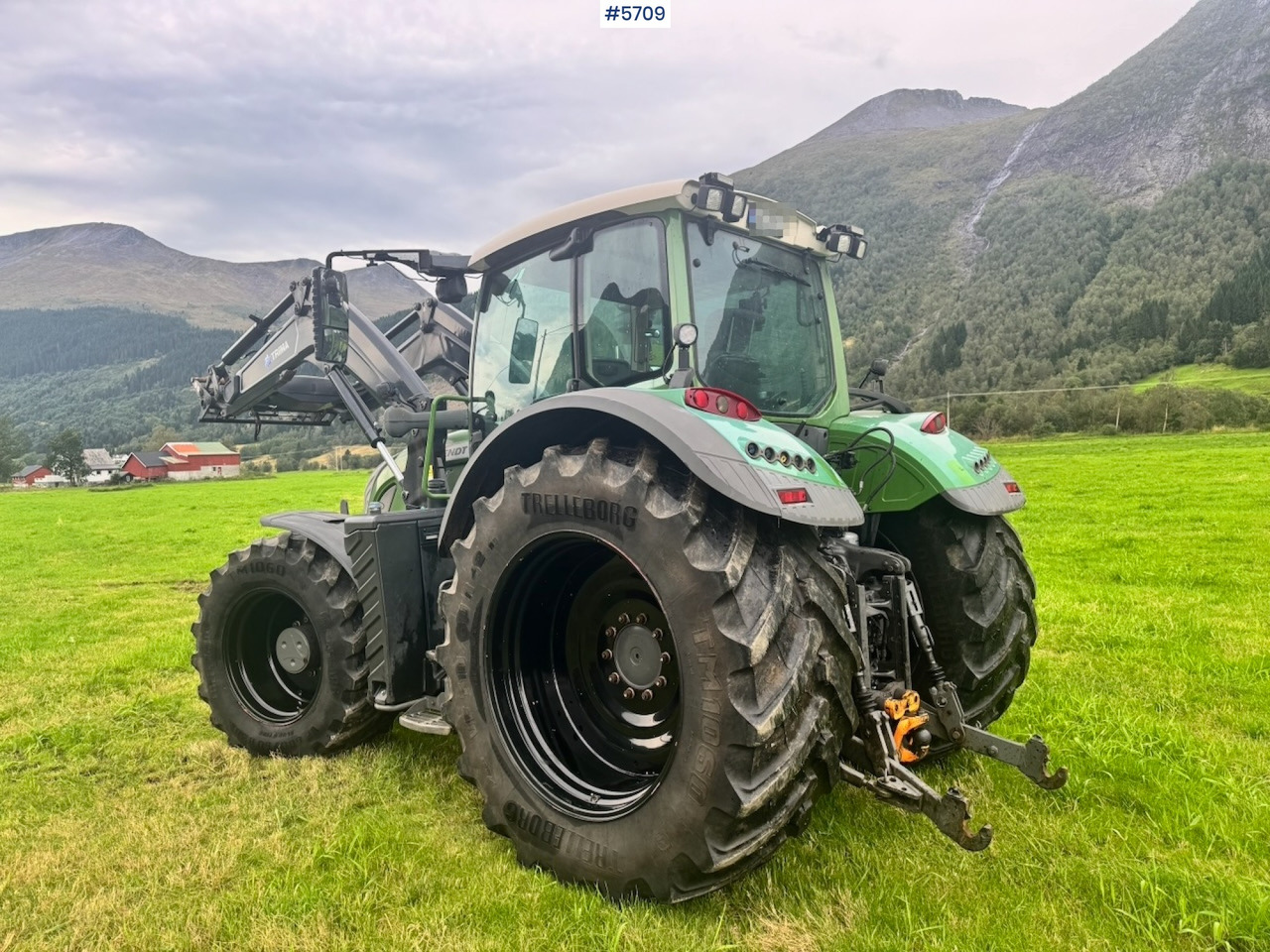 2017 Fendt 724 Vario w/ GPS, Front PTO, Loader and hydraulics. - Трактор: снимка 5 2017 Fendt 724 Vario w/ GPS, Front PTO, Loader and hydraulics. - Трактор: снимка 5