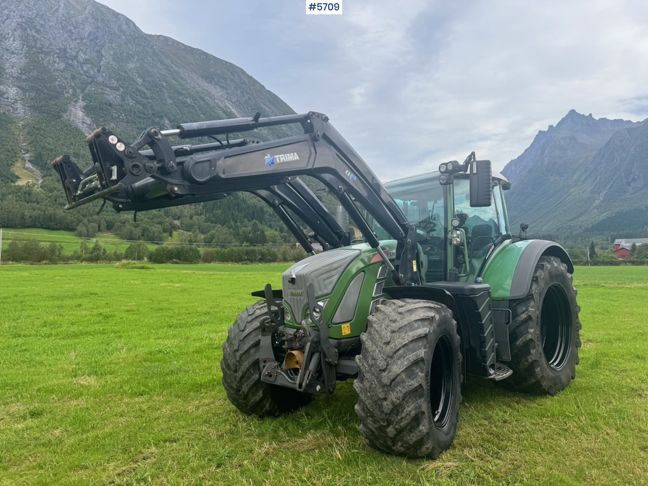 2017 Fendt 724 Vario w/ GPS, Front PTO, Loader and hydraulics. - Трактор: снимка 2 2017 Fendt 724 Vario w/ GPS, Front PTO, Loader and hydraulics. - Трактор: снимка 2