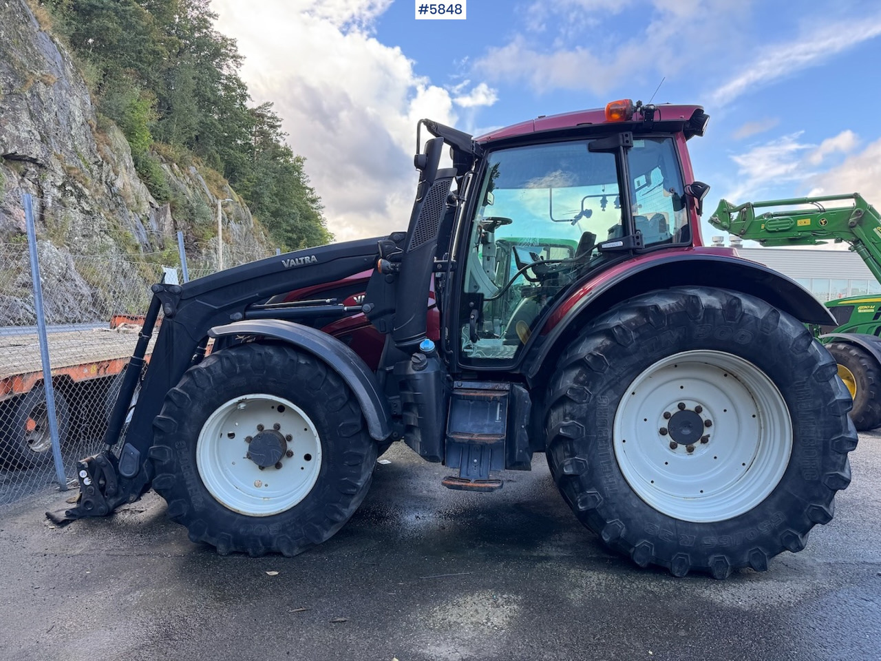 2018 Valtra N174 w/ front loader and plow plate. - Трактор: снимка 2 2018 Valtra N174 w/ front loader and plow plate. - Трактор: снимка 2