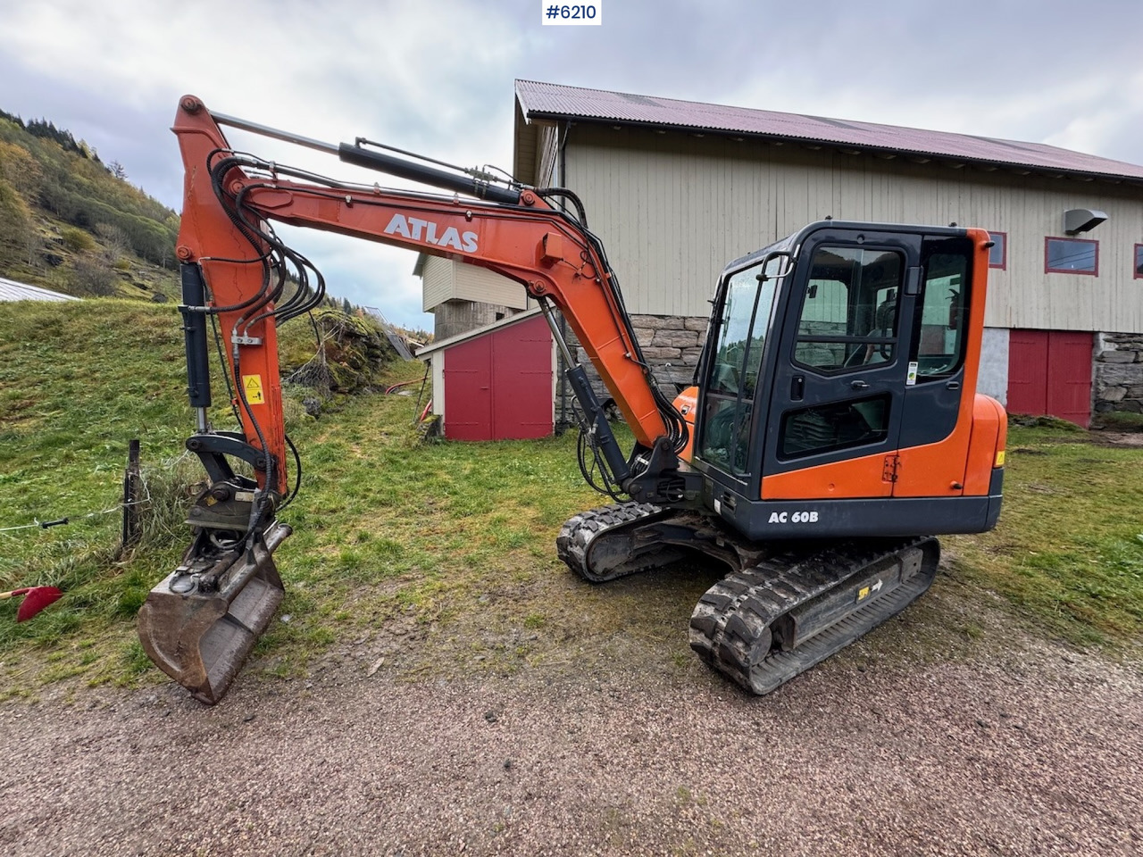 2019 Atlas AC 60B with 3 buckets, grapple, and spike. Low hours!! - Багер: снимка 4 2019 Atlas AC 60B with 3 buckets, grapple, and spike. Low hours!! - Багер: снимка 4