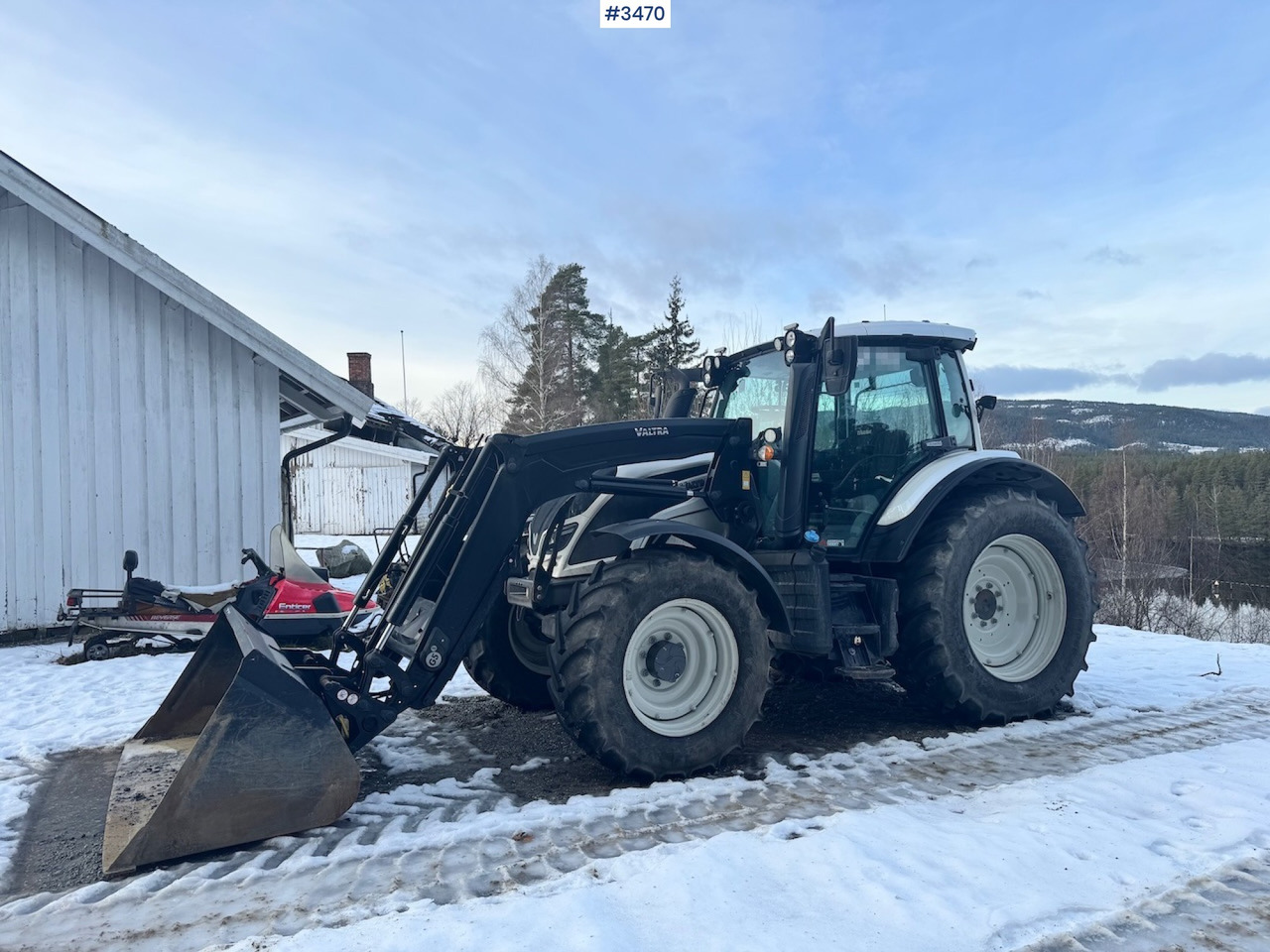 2019 Valtra N134 w/ Front loader and bucket. 900 hours! - Трактор: снимка 2 2019 Valtra N134 w/ Front loader and bucket. 900 hours! - Трактор: снимка 2