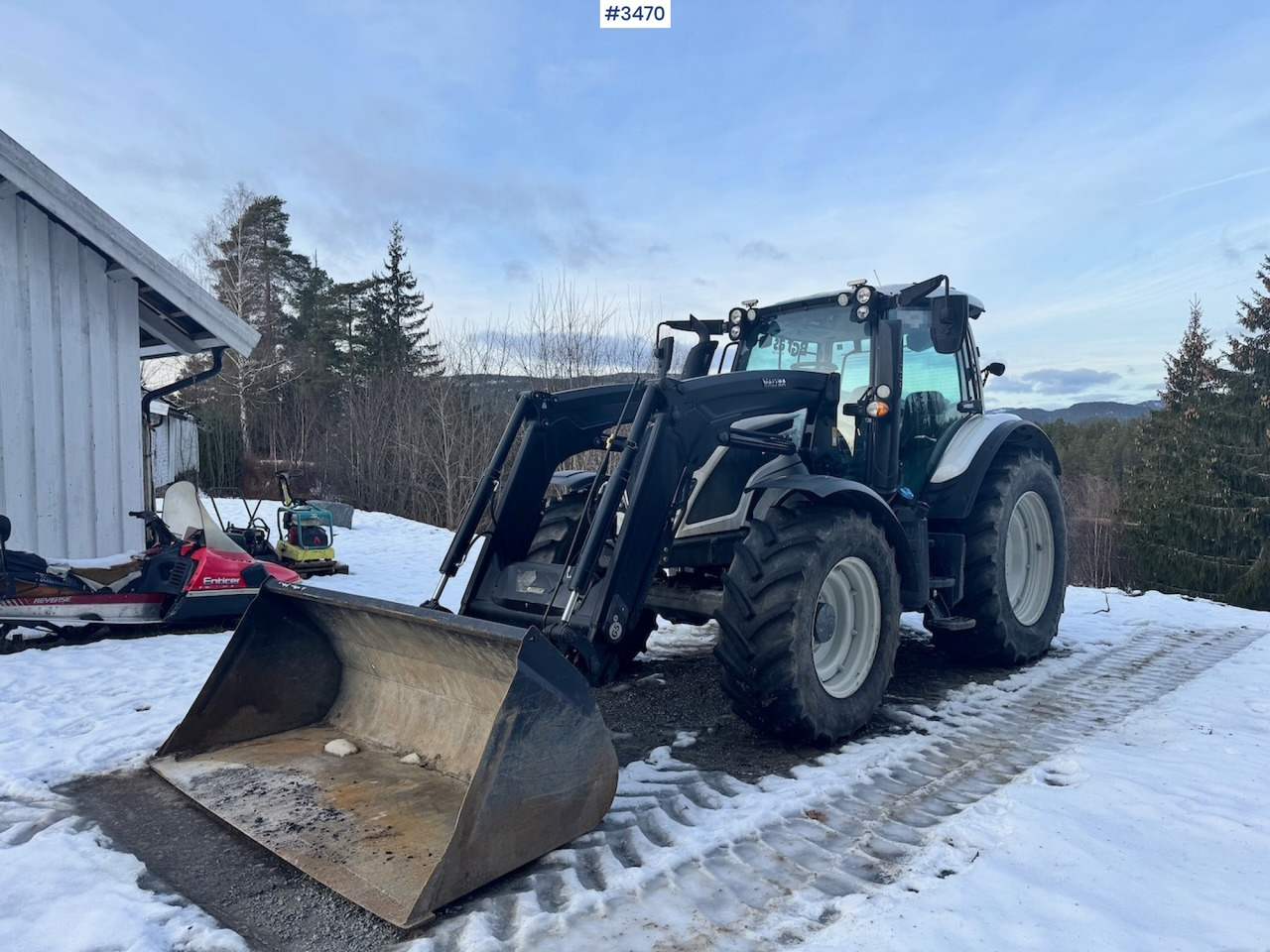 2019 Valtra N134 w/ Front loader and bucket. 900 hours! - Трактор: снимка 1 2019 Valtra N134 w/ Front loader and bucket. 900 hours! - Трактор: снимка 1