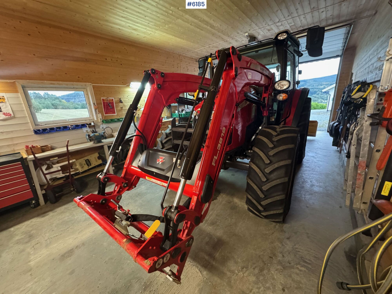 2023 Massey Ferguson 5711M Dyna w/ loader with 3rd function. Only 115 hours! - Трактор: снимка 4 2023 Massey Ferguson 5711M Dyna w/ loader with 3rd function. Only 115 hours! - Трактор: снимка 4