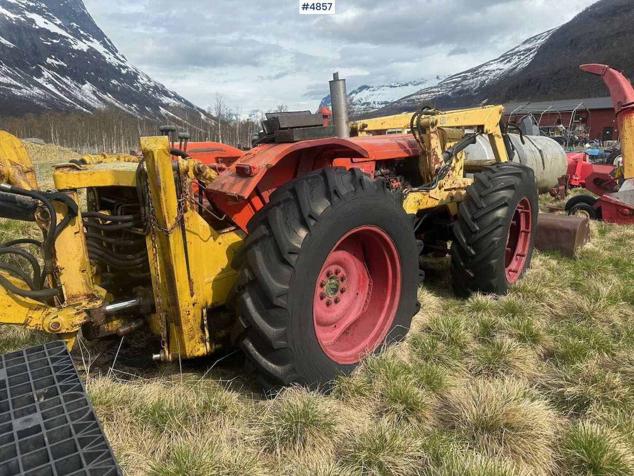 Bray Nuffield 4x4 w/ excavator and front loader. - Трактор: снимка 3 Bray Nuffield 4x4 w/ excavator and front loader. - Трактор: снимка 3
