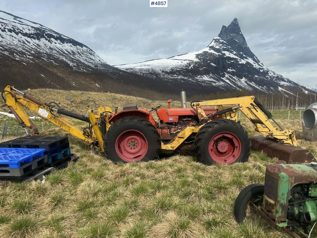 Bray Nuffield 4x4 w/ excavator and front loader. - Трактор: снимка 2 Bray Nuffield 4x4 w/ excavator and front loader. - Трактор: снимка 2