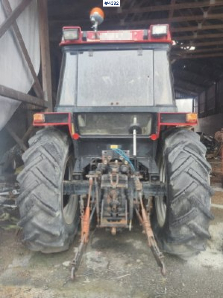 Case International 885XL 4x4 with trima loader - Трактор: снимка 3 Case International 885XL 4x4 with trima loader - Трактор: снимка 3
