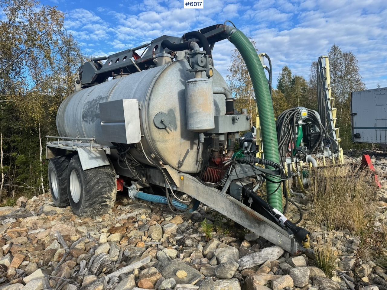 Caveco vacuum wagon with loading robot - Ремарке цистерна: снимка 3 Caveco vacuum wagon with loading robot - Ремарке цистерна: снимка 3