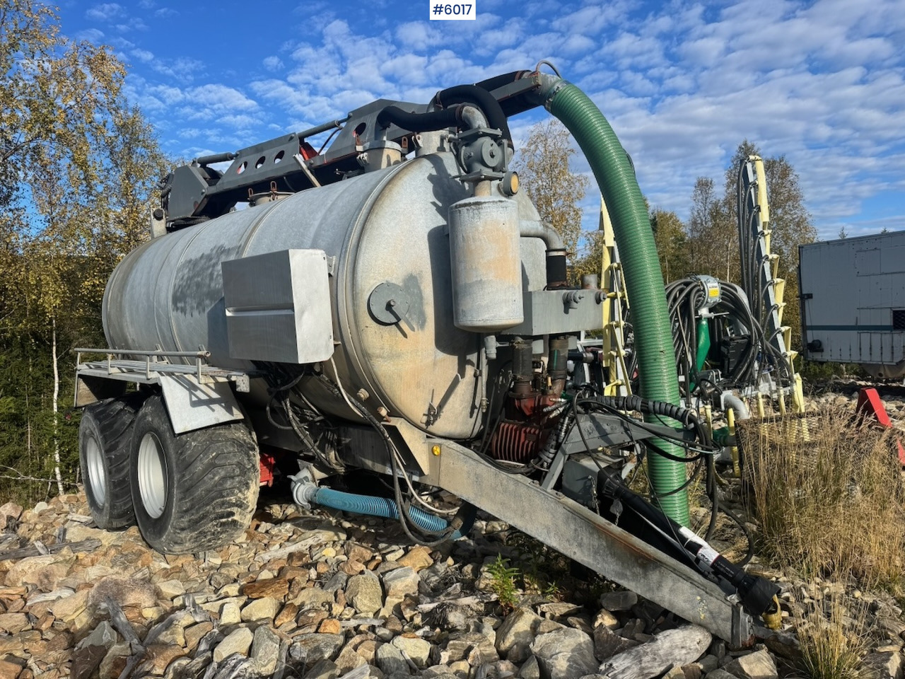 Caveco vacuum wagon with loading robot - Ремарке цистерна: снимка 2 Caveco vacuum wagon with loading robot - Ремарке цистерна: снимка 2