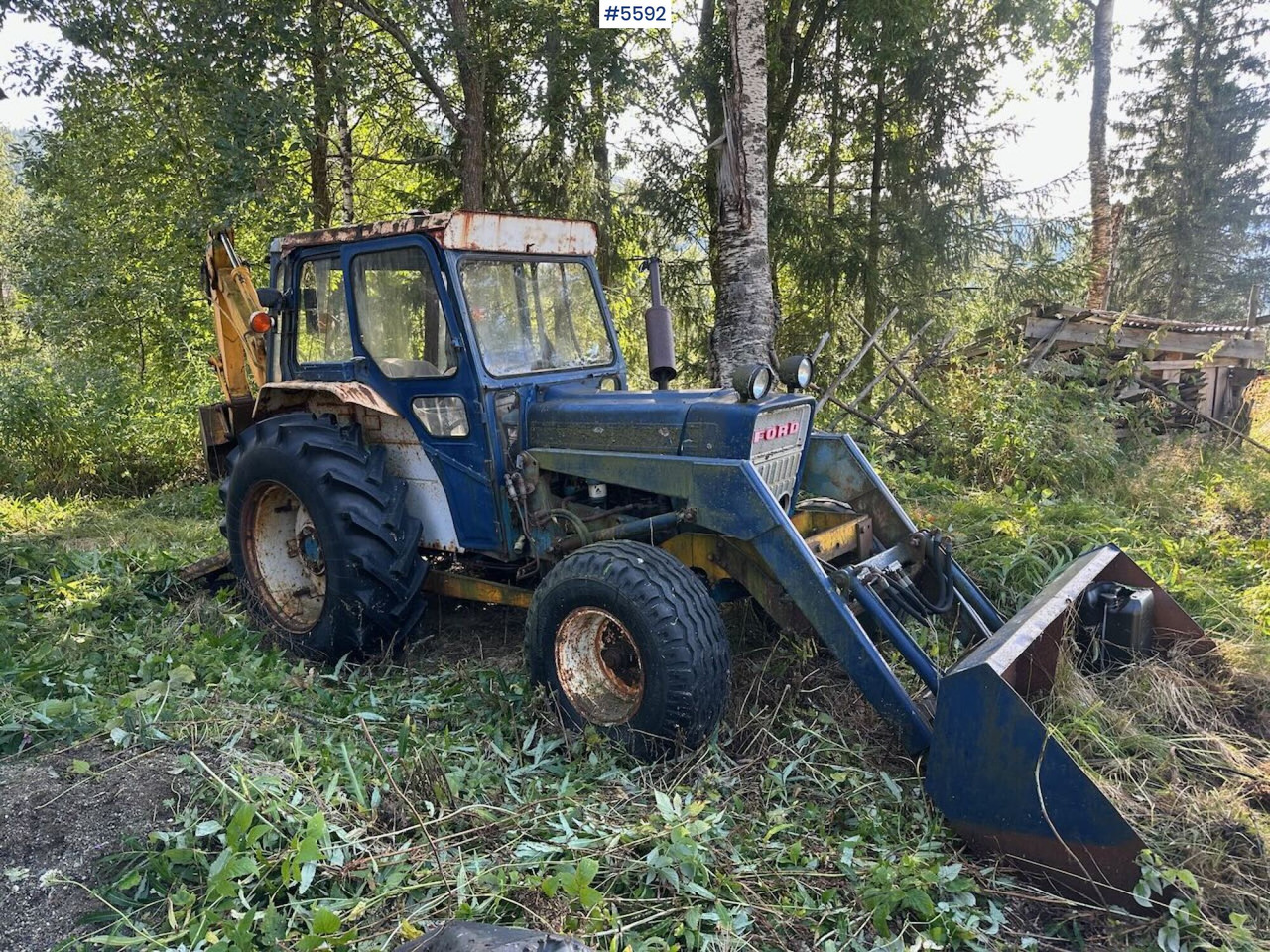 Circa 1974 Ford 4000 tractor w/ front loader and excavator. REP.OBJECT - Трактор: снимка 1 Circa 1974 Ford 4000 tractor w/ front loader and excavator. REP.OBJECT - Трактор: снимка 1