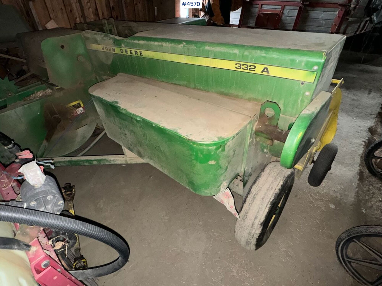 John Deere 332A Square baler - Машина за сено и фураж: снимка 1 John Deere 332A Square baler - Машина за сено и фураж: снимка 1